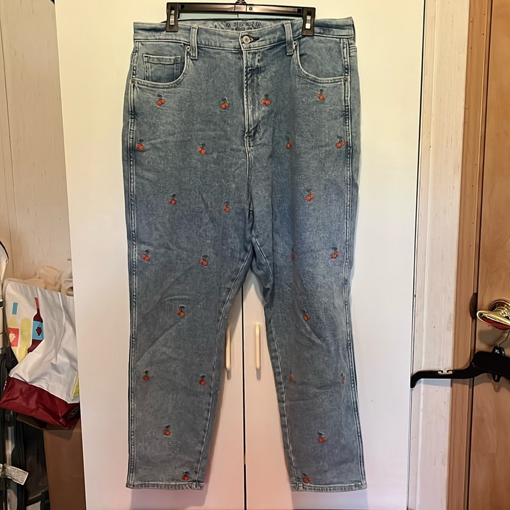 Cherry embroidered high waisted mom jeans Arizona Company jeans